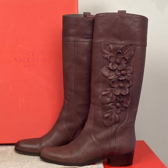 Valentino Garavani Brown Leather Floral Appliqué Boots | Size 39 1/2 - Picture 4 of 10